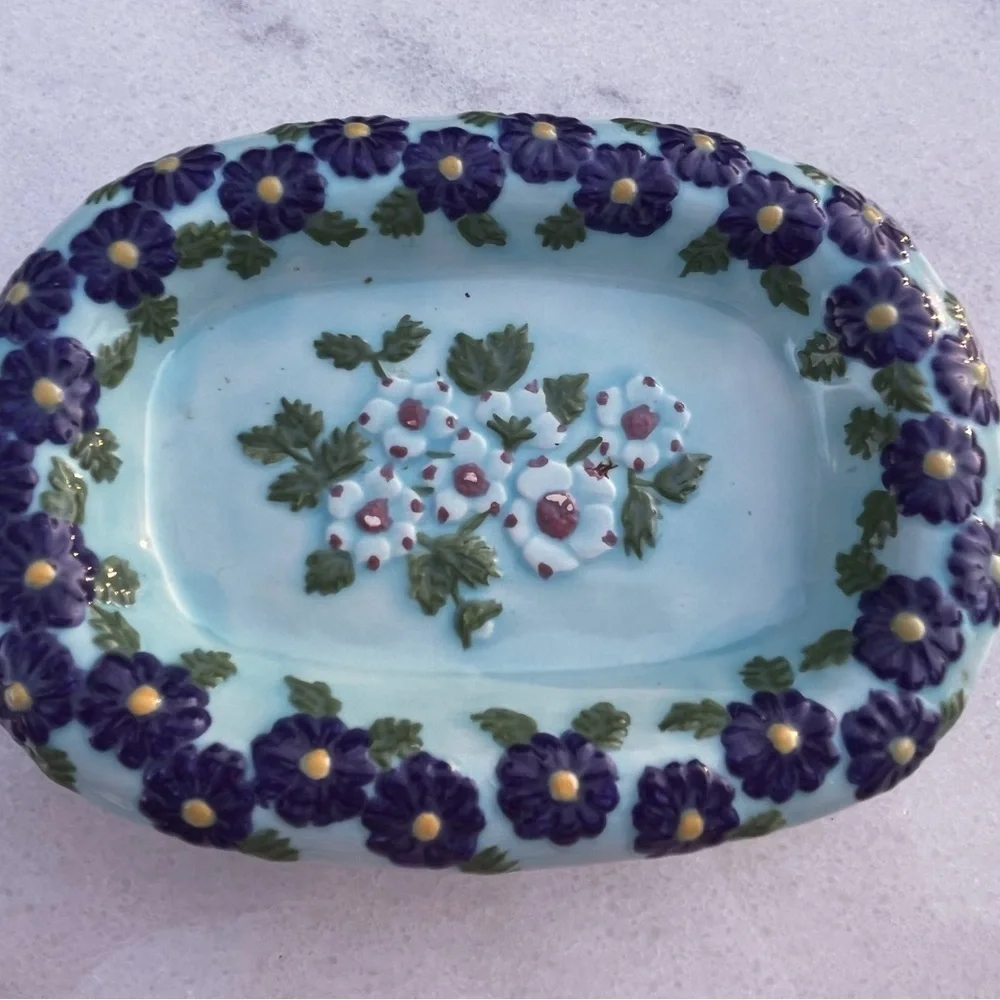 Vintage embossing blue floral soap dish